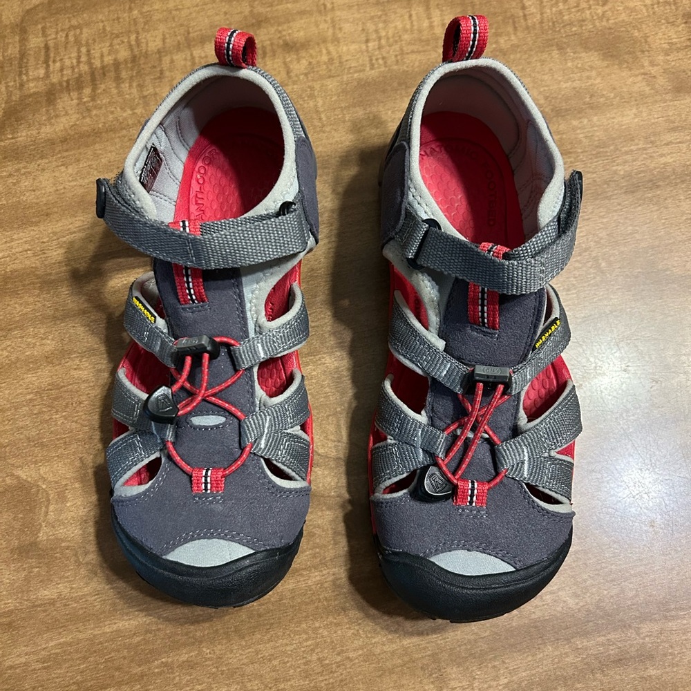 KEEN Seacamp II CNX Water Sandals Gray Red Kids US 5 EU 37 Hiking Shoes
G - Picture 5 of 17